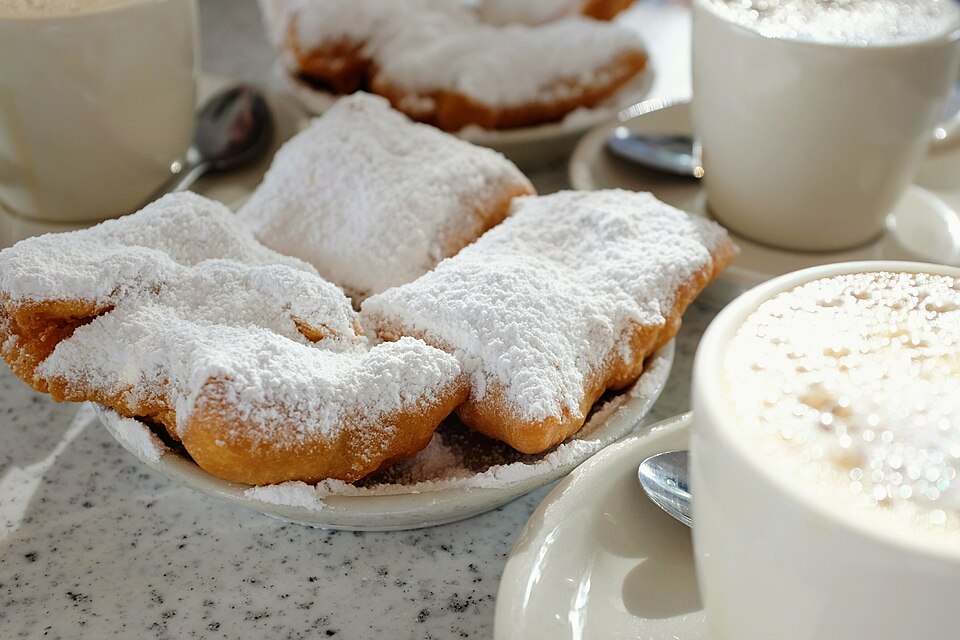 Cafe du Monde cafe au lait with beignets